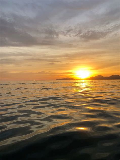 dia de sol ☀️na praia dia de bronzear barra do una lindo.